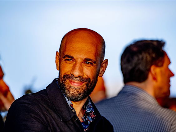 Benali's 'Reizigers van een nieuwe tijd' is non-fictie boek van de maand