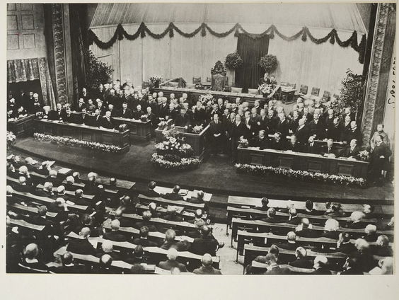 11 augustus 1919: grondwet Weimarrepubliek treedt in werking