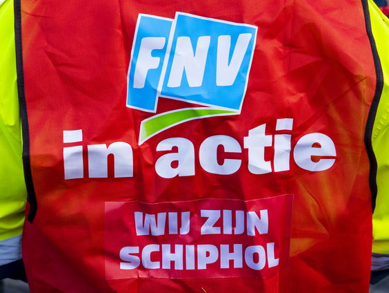 Ondersteunend personeel op Schiphol wil gaan staken: wat gaat er mis?
