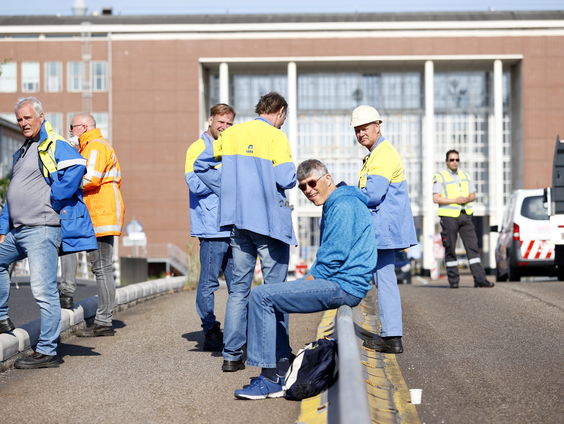 Werknemers Tata Steel blokkeren toegangspoorten