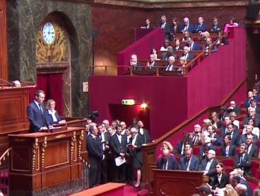 Macron krijgt koninklijke uitstraling in Versailles