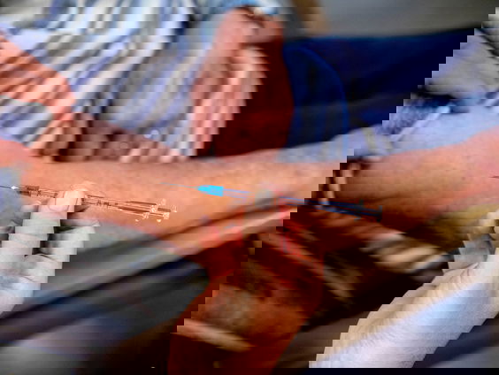 Overlijdenskans corona in verpleeghuizen even hoog als vorig jaar