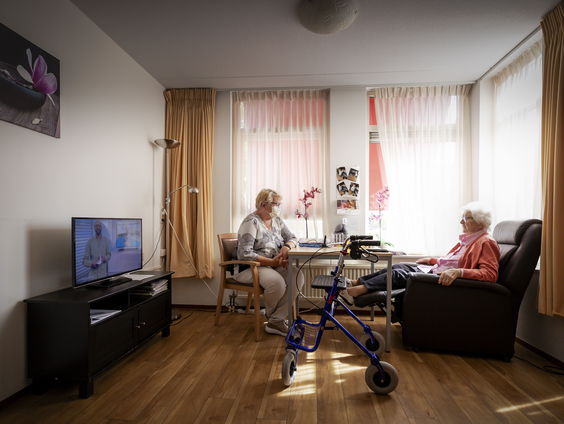 Cliëntenraad verpleeghuis Vondelstede stapt naar rechter