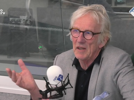 Freek de Jonge haalt herinneringen op in 'Kom verder'