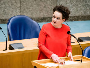 Financiën doet aangifte tegen eigen Belastingdienst in toeslagenaffaire