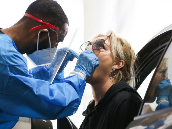 Testcapaciteit coronavirus loopt flink achter op aanvragen