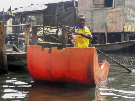 Lagos verliest grote wijken aan de zee