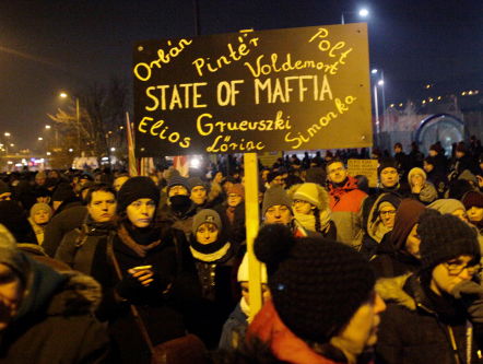 In Boedapest protesteren demonstranten tegen de 'slavenwet'