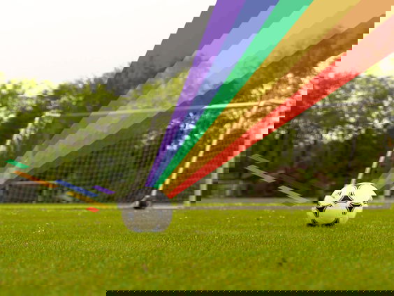 Merendeel voetbalprofs geeft lhbti-acceptatie een onvoldoende, blijkt uit onderzoek