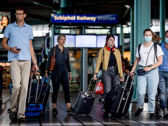 Stand.nl: Het kabinet moet quarantaineplicht invoeren voor vakantiegangers uit risicogebieden
