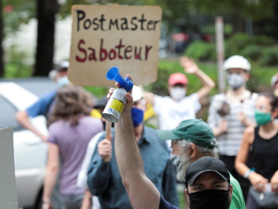 Trump dwarsboomt US Postal Service om verkiezingen te beïnvloeden