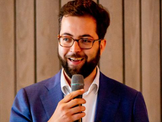 Sven Op 1: Marino van Zelst (voormalig 'chef cijfers' Red Team): "Schoolsluiting verstandig"