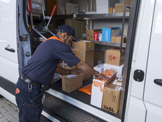 Pakketbezorging bij een afhaalpunt duurzamer dan aan huis