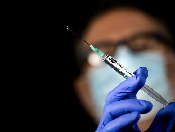Stand.nl: Het vaccinatieprogramma mag geen haastwerk zijn