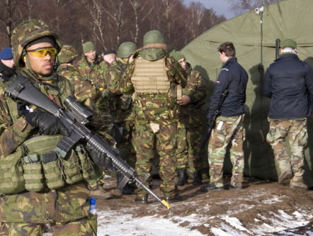 Dienjaar bij Defensie erg in trek bij jongeren, maar wat is het precies?