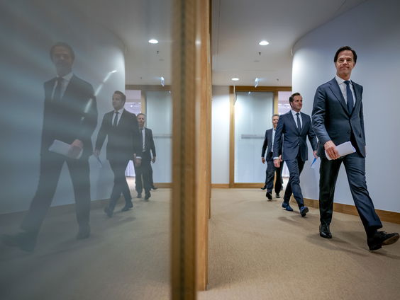 Gaat de avondklok er definitief komen?