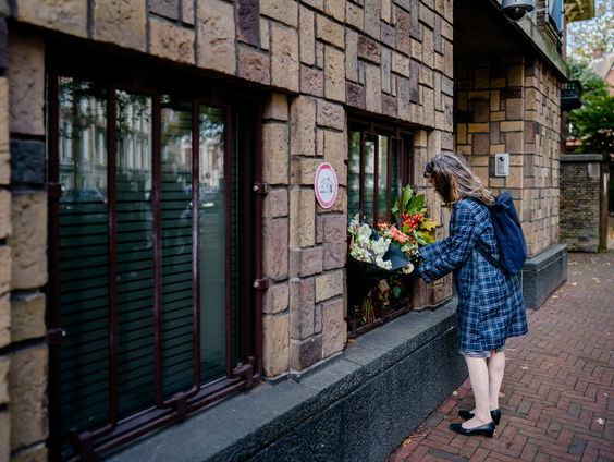 ‘Docenten in de kou’ door stilte vanuit politiek en onderwijs rondom onthoofde leraar Paty