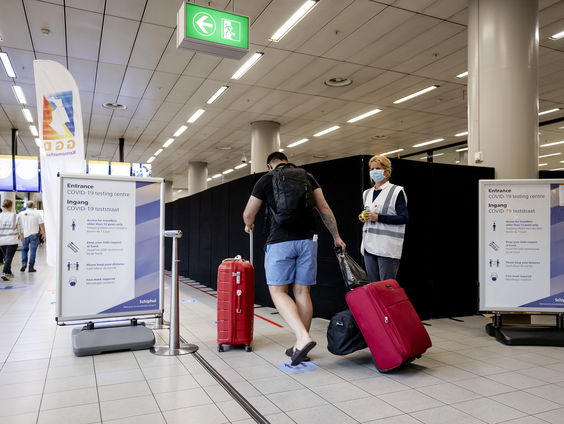Wat te doen met reizigers uit oranje gebieden?