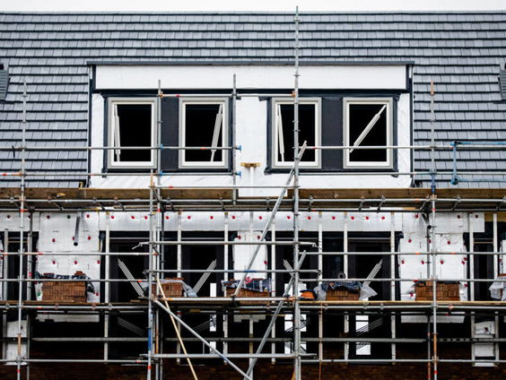 Seniorenflats of juist starterswoning tegen woningnood... wie het weet mag het zeggen