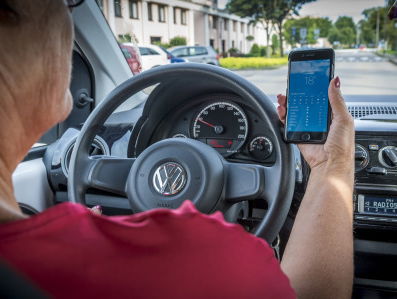 Meer telefoongebruik in het verkeer