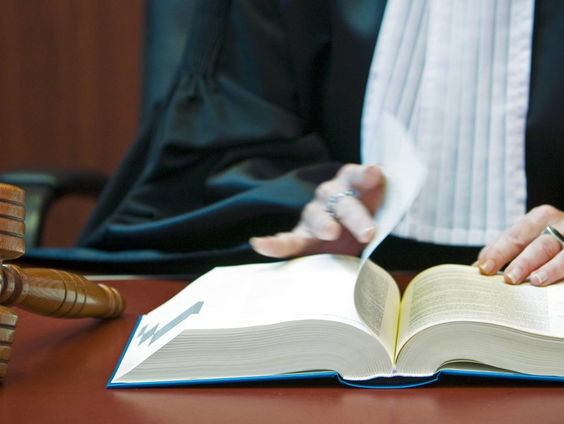 “Voor terrorismebestrijding mag de wet overtreden worden”