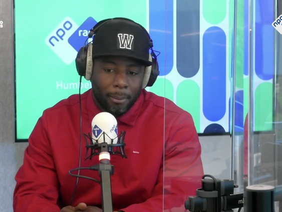 Rapper Winne bracht in Carré ode aan overleden vriend Feis