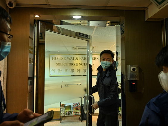 Tientallen democraten opgepakt in Hong Kong