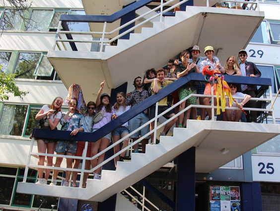 Met 18 man in thuisquarantaine