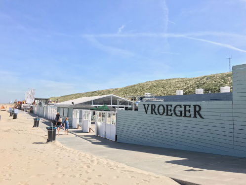 Burgemeester Bernt Schneiders sluit strandtent Vroeger in Bloemendaal