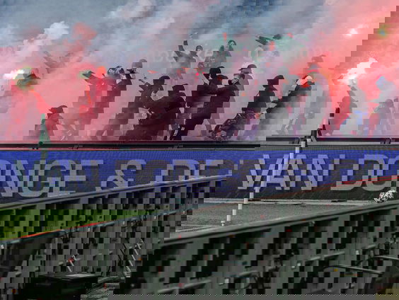 De sociologische blik van Ramón Spaaij op misdragend voetbalpubliek