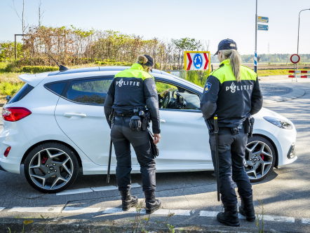 Meer 'coronageweld' tegen politie