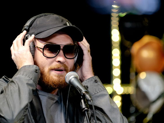 Rapper Donnie aan de kook en hij maakt meer dan een bamischijf