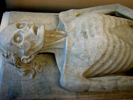 Het Paleis op de Dam: een monsterlijk groot gebouw met een macaber verleden