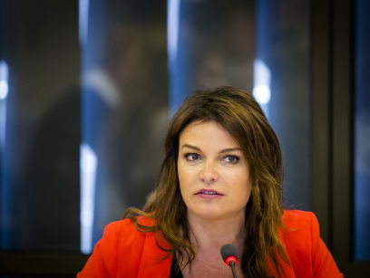 Hoezo moeten vrouwen werken om interessant te blijven voor hun partner?