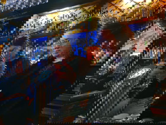 Worden wat je vroeger wilde zijn - de barvrouw