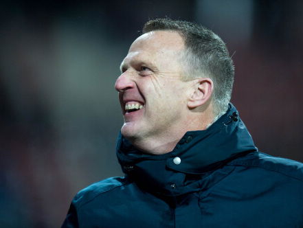 Voetbal: AZ-trainer John van den Brom vanuit Spanje