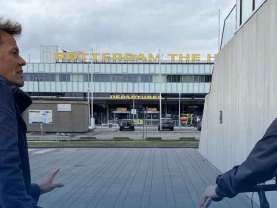 Coronacrisis helpt minister Van Nieuwenhuizen van rekeningrijden af