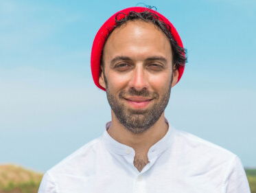 Eran Ben-Michaël in theater met 'Breaking Fake News'