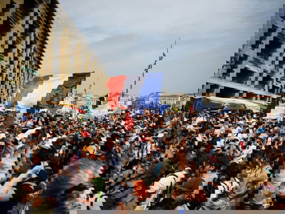 Frans parlement akkoord met vaccinatieplicht zorgmedewerkers en gezondheidspas