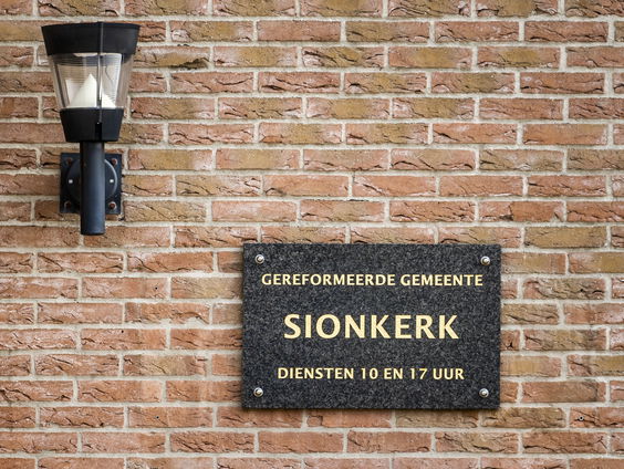 Sionkerk Urk laat coronamaatregelen los: 'Niet in lijn met afspraken'