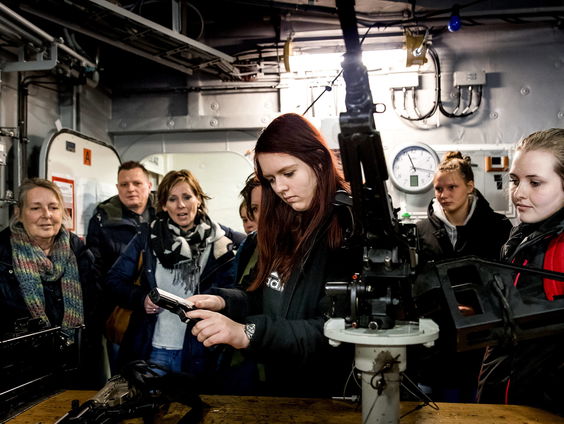 'Dienstplicht' nu ook voor meisjes, prinses Amalia krijgt ook een uitnodiging