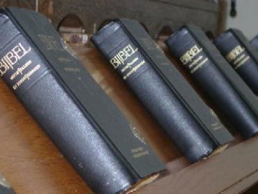 God schrijven als 'Hij' of als 'hij' in de Nieuwe Bijbelvertaling?