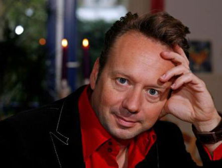 Joris Linssen over nieuw seizoen Hello Goodbye: 'Het is een verwennerij om al die knuffels weer te zien'