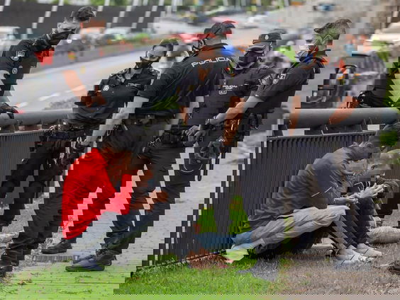 Honderden Marokkaanse jongeren zwerven door Spaanse stad Ceuta