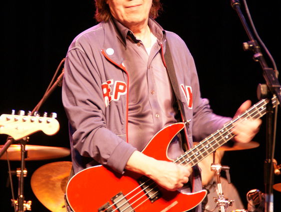 Bill Wyman veilt zijn gitaren