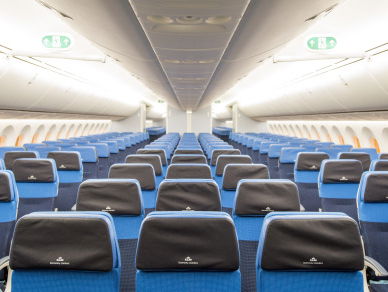 'Regelgeving nodig voor beenruimte in vliegtuig'