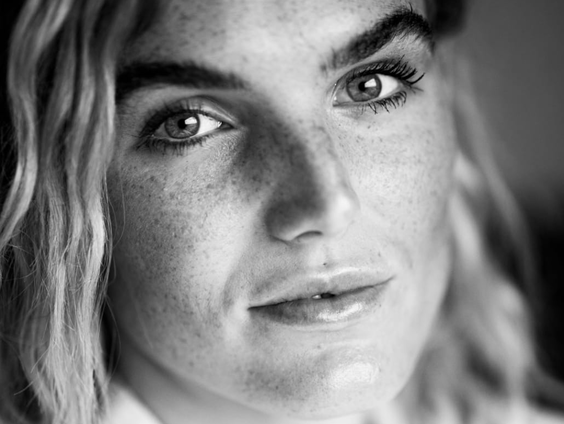 Trans vrouw Solange Dekker wint missverkiezing Noord-Holland