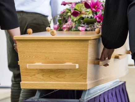 Werken in de uitvaartbranche is populairder dan ooit! Romy van der Wiel legt uit waarom