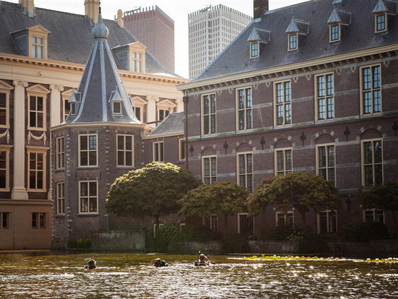 Stand.nl: Het is tijd voor een vrouwelijke premier