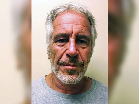 10 augustus 2019: Een jaar na de dood van Epstein